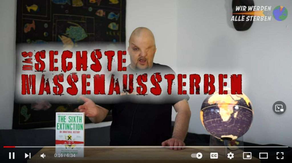 Videovorschau: Text, das sechste Massenaussterben. Im Hintergrund erklärend Lars Fischer.
